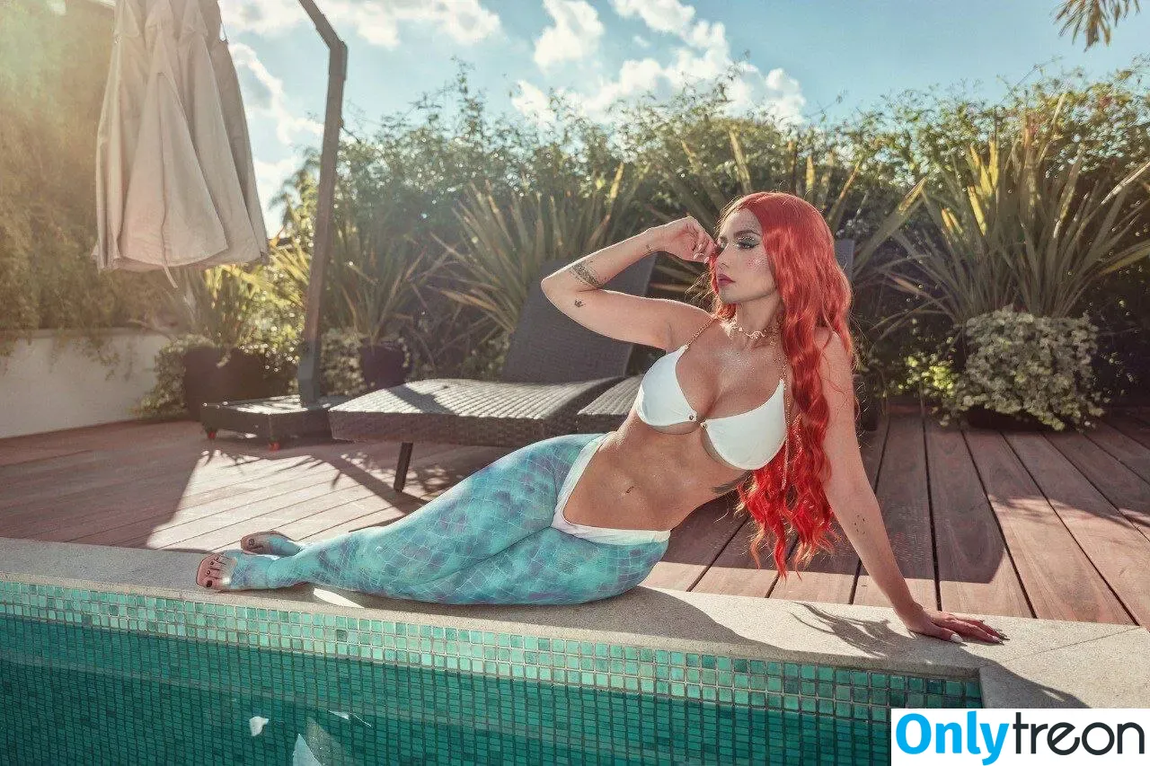 Nyvi Estephan nude photo #0370 (Discussão / nyvi_estephan / nyviestephan)