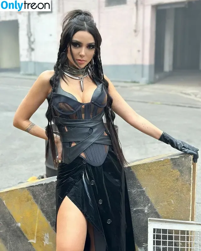 Nyvi Estephan nude photo #0416 (Discussão / nyvi_estephan / nyviestephan)