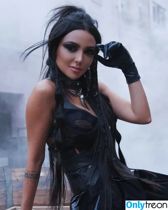 Nyvi Estephan nude photo #0417 (Discussão / nyvi_estephan / nyviestephan)