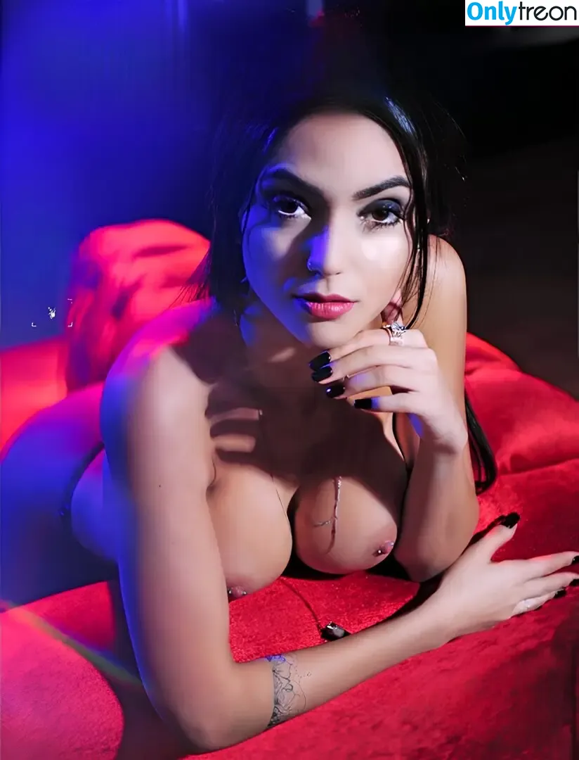 Nyvi Estephan nude photo #0429 (Discussão / nyvi_estephan / nyviestephan)