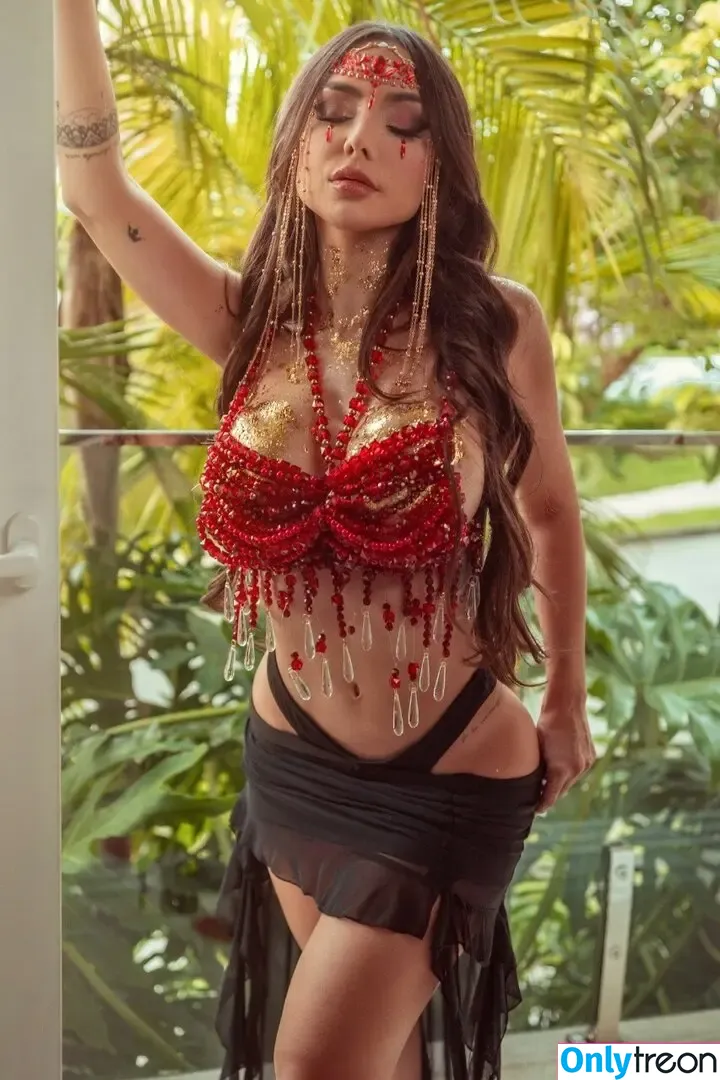 Nyvi Estephan nude photo #0527 (Discussão / nyvi_estephan / nyviestephan)
