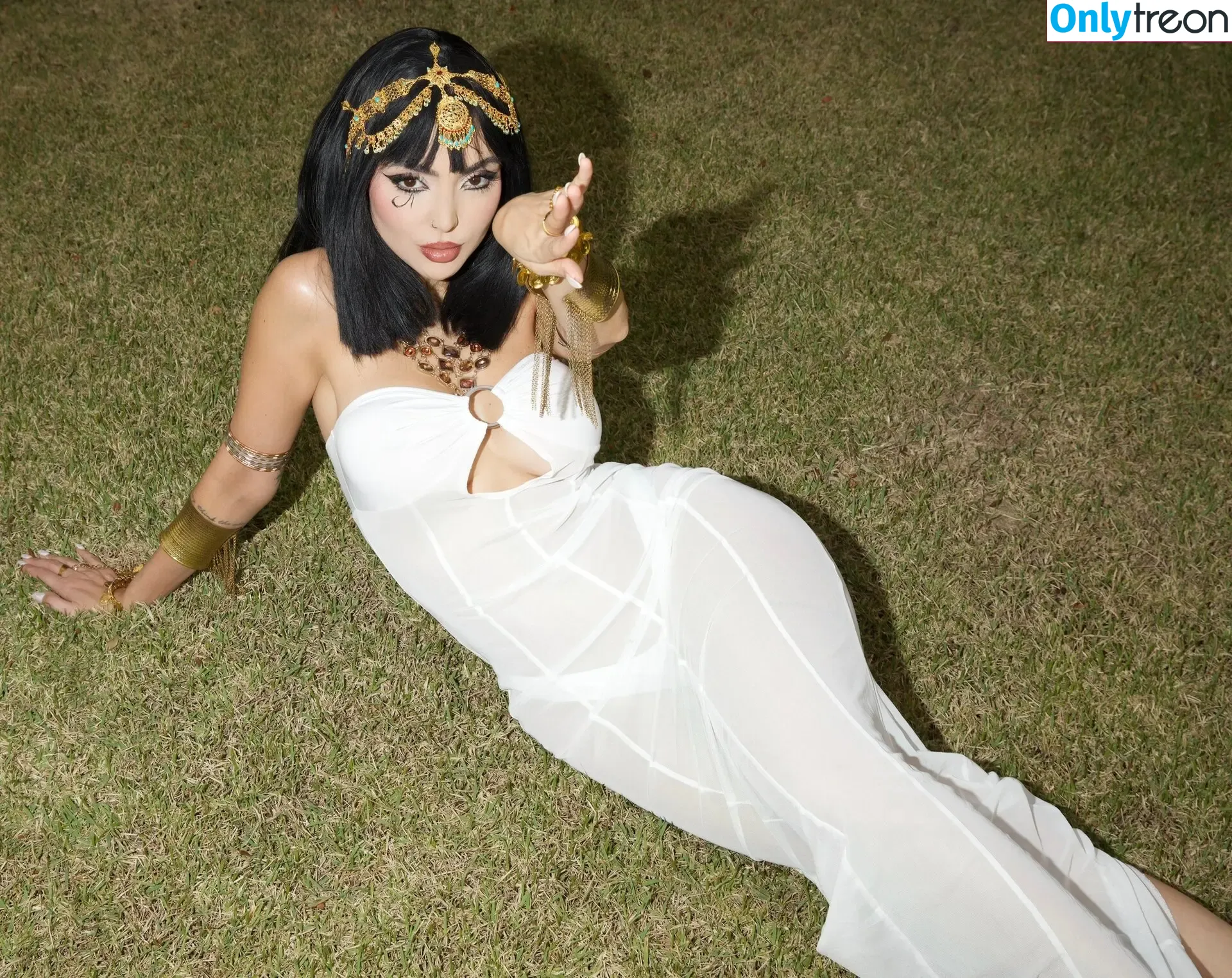 Nyvi Estephan nude photo #0648 (Discussão / nyvi_estephan / nyviestephan)