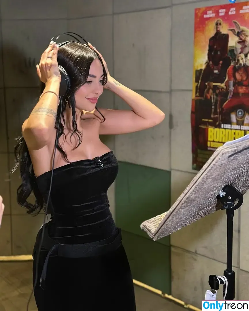 Nyvi Estephan nude photo #0700 (Discussão / nyvi_estephan / nyviestephan)
