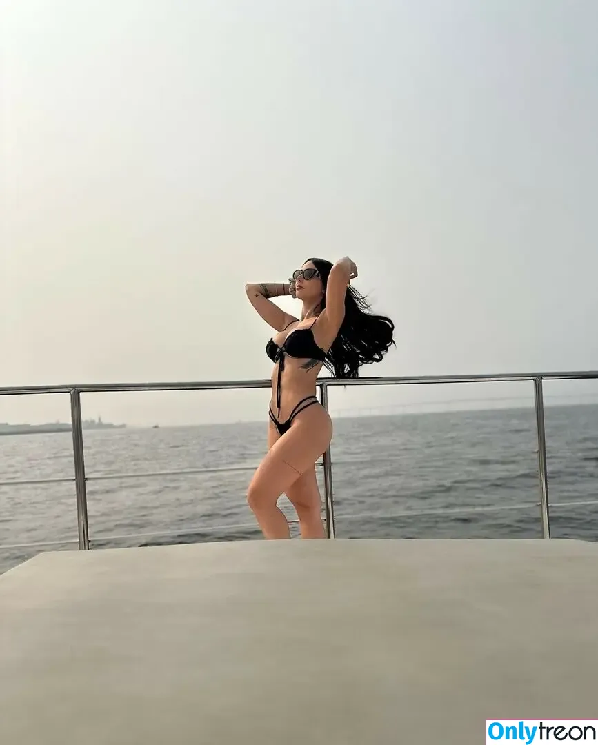 Nyvi Estephan nude photo #0748 (Discussão / nyvi_estephan / nyviestephan)