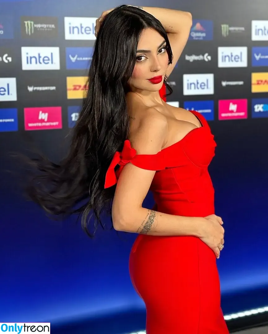 Nyvi Estephan nude photo #0804 (Discussão / nyvi_estephan / nyviestephan)