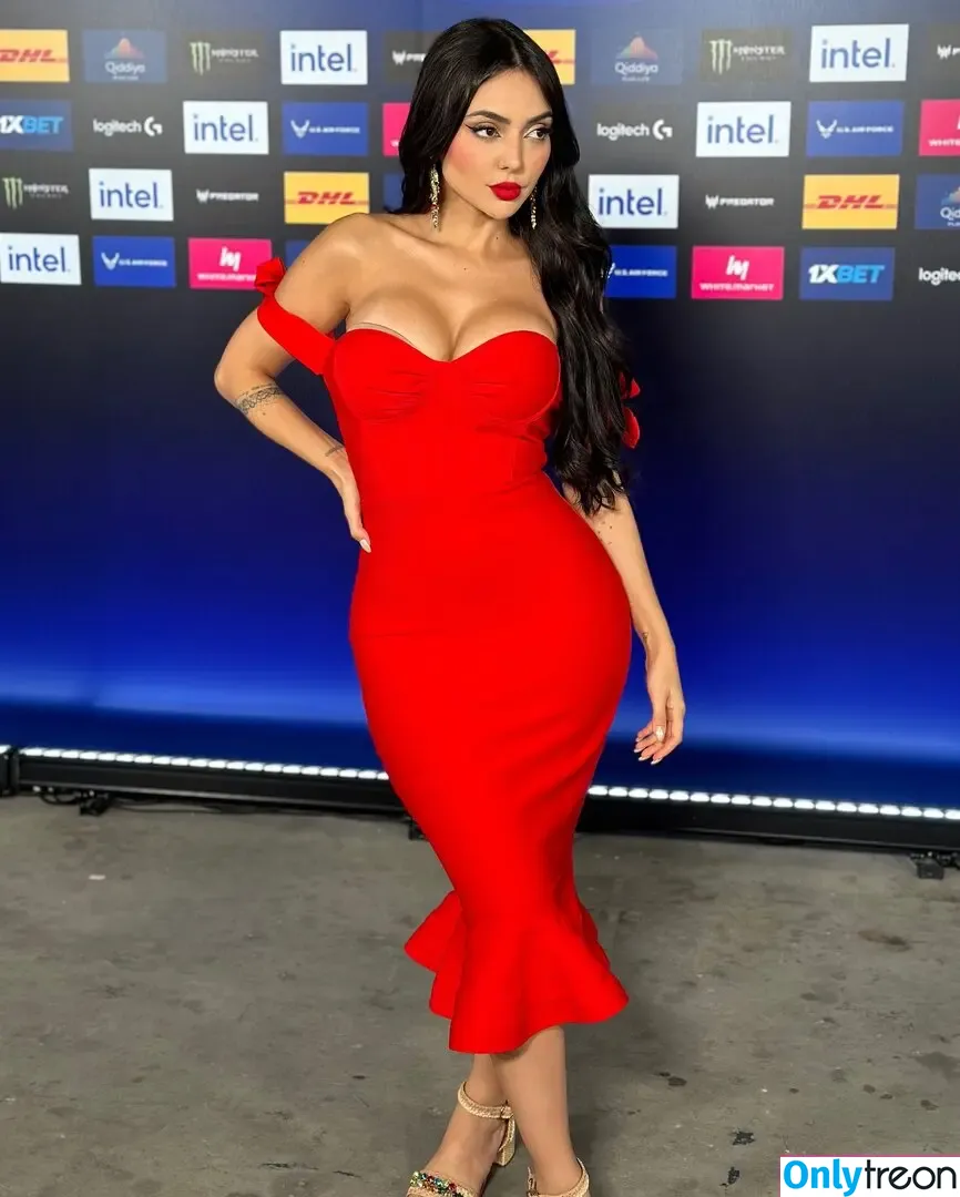Nyvi Estephan nude photo #0807 (Discussão / nyvi_estephan / nyviestephan)
