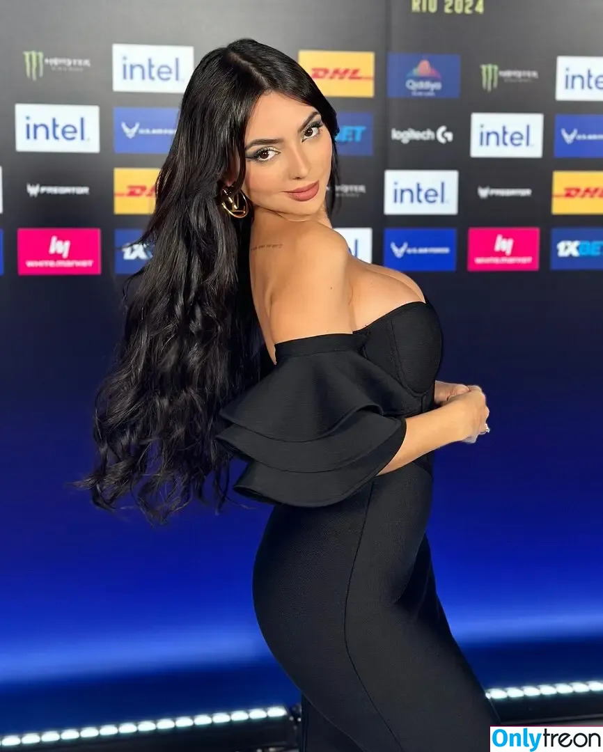 Nyvi Estephan nude photo #0816 (Discussão / nyvi_estephan / nyviestephan)