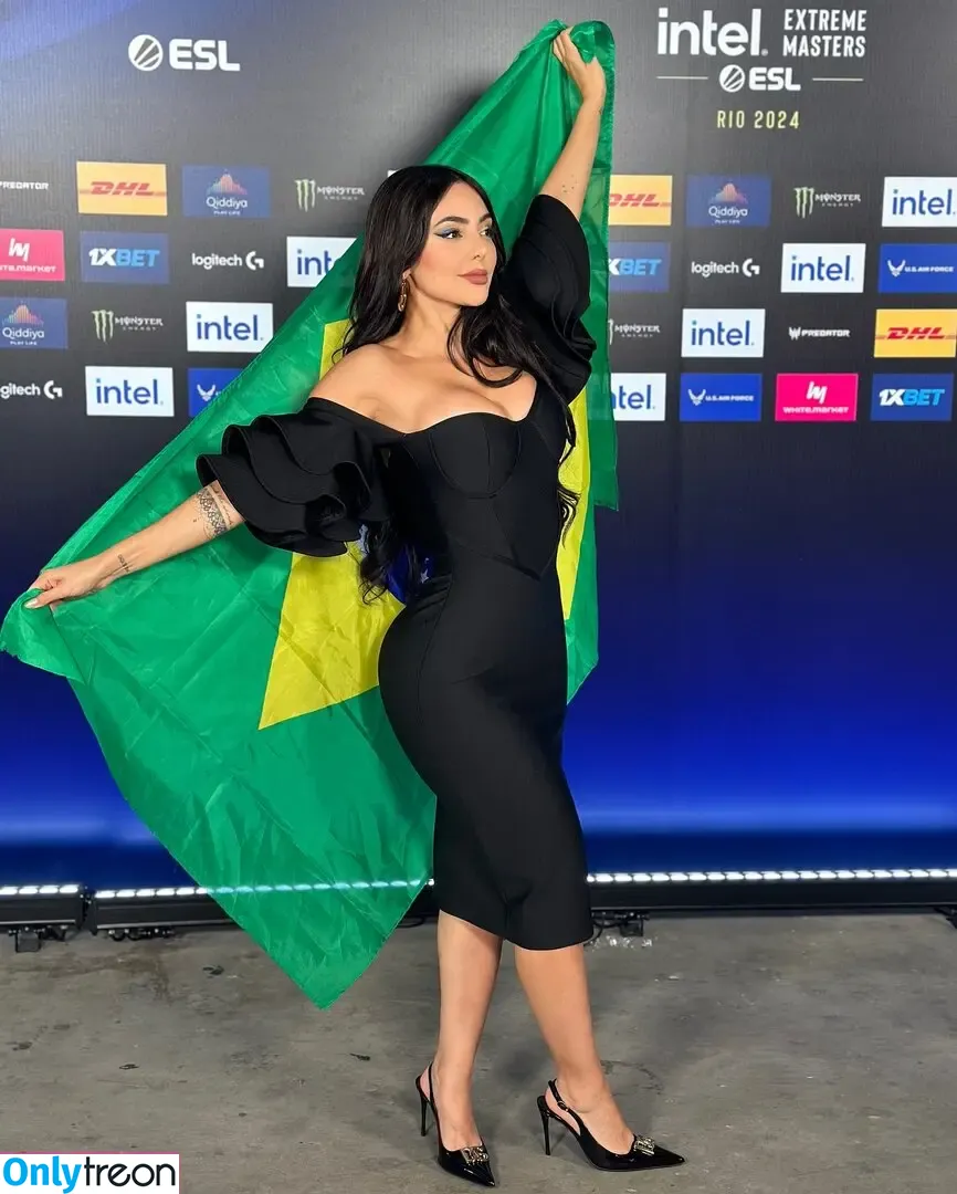 Nyvi Estephan nude photo #0817 (Discussão / nyvi_estephan / nyviestephan)