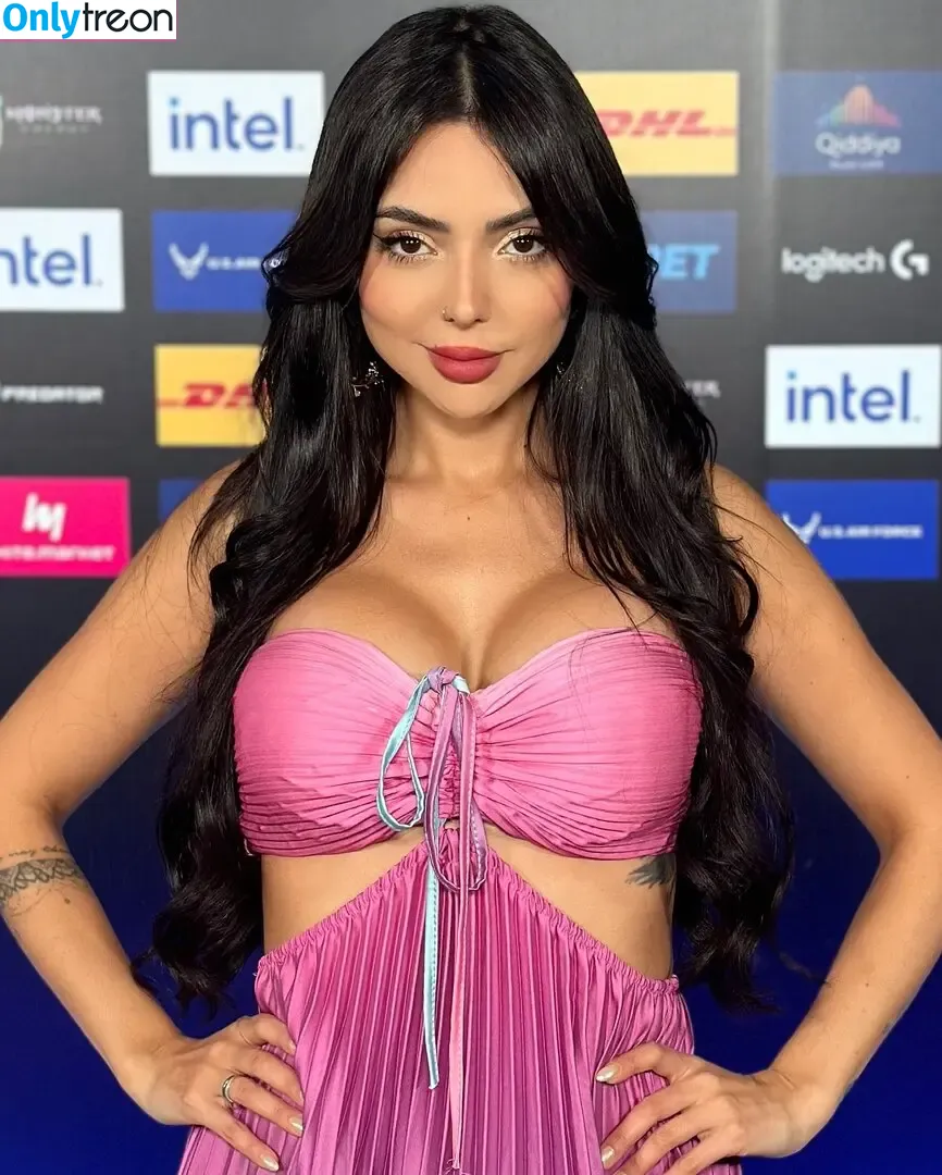Nyvi Estephan nude photo #0822 (Discussão / nyvi_estephan / nyviestephan)
