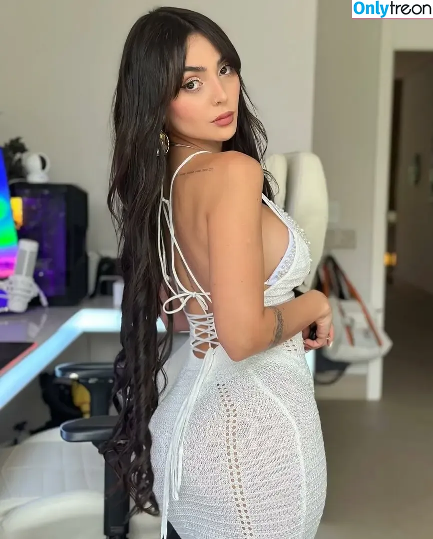Nyvi Estephan nude photo #0942 (Discussão / nyviestephan)