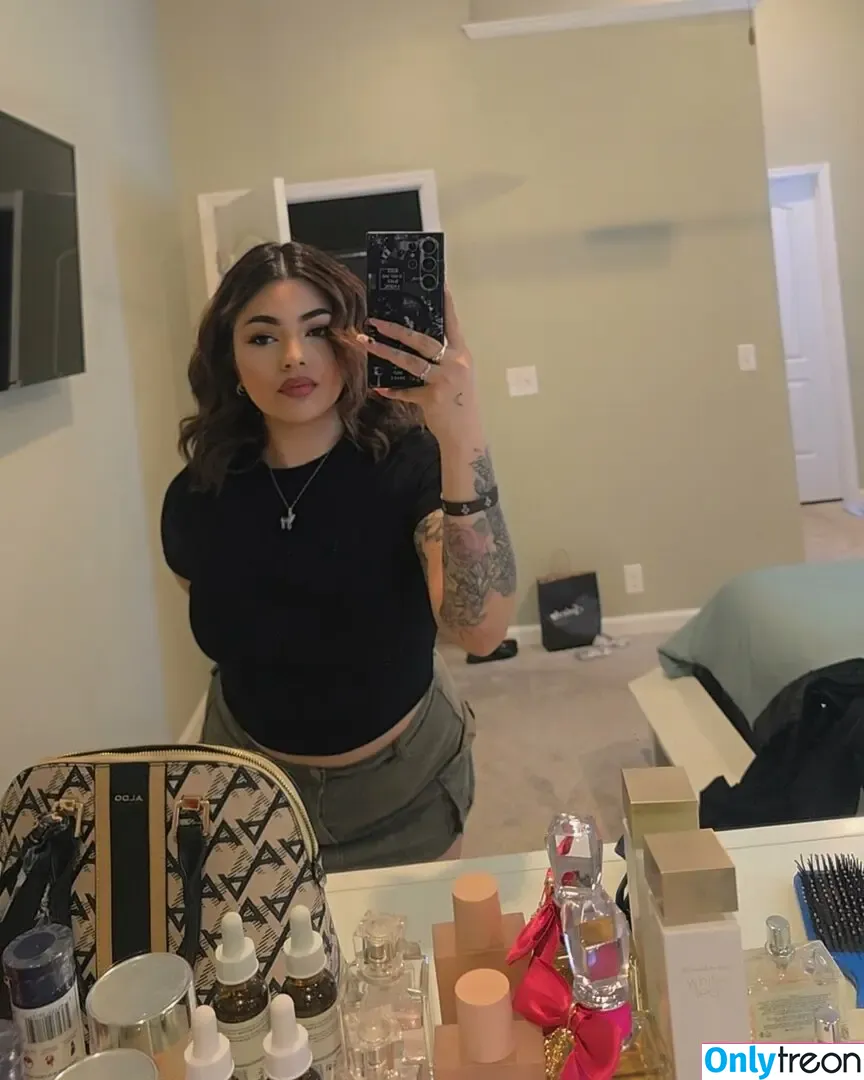 Obeybabie nude photo #0003 (Obeybabie)