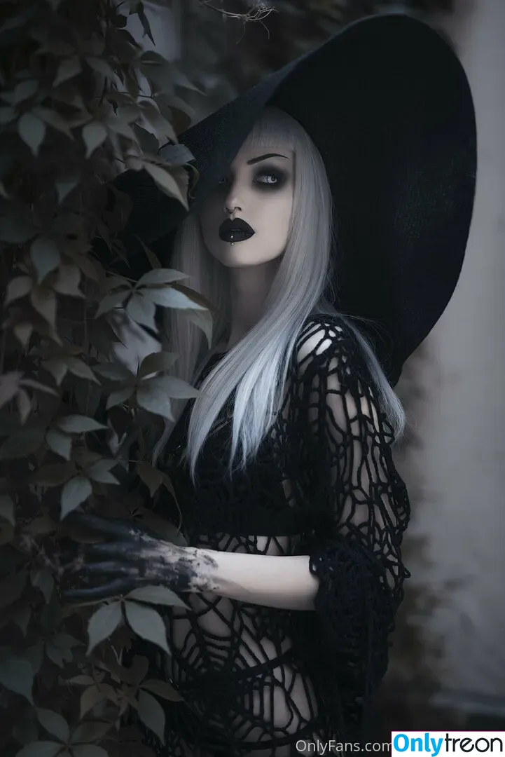 Obsidian Kerttu голая photo #0018 (Goth model / obsidiankerttu)