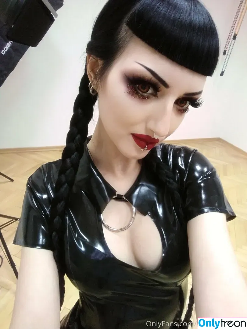 Obsidian Kerttu голая photo #0026 (Goth model / obsidiankerttu)