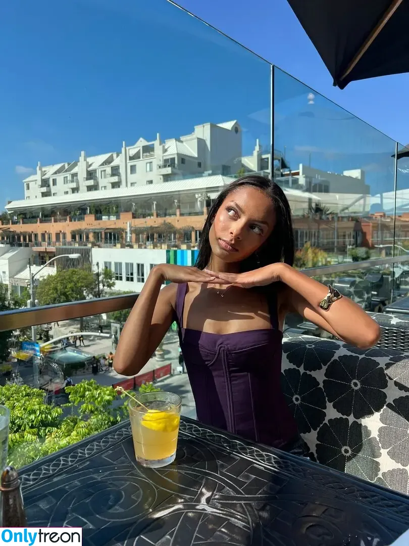 Official.Anaiis голая photo #0165 (React girl)