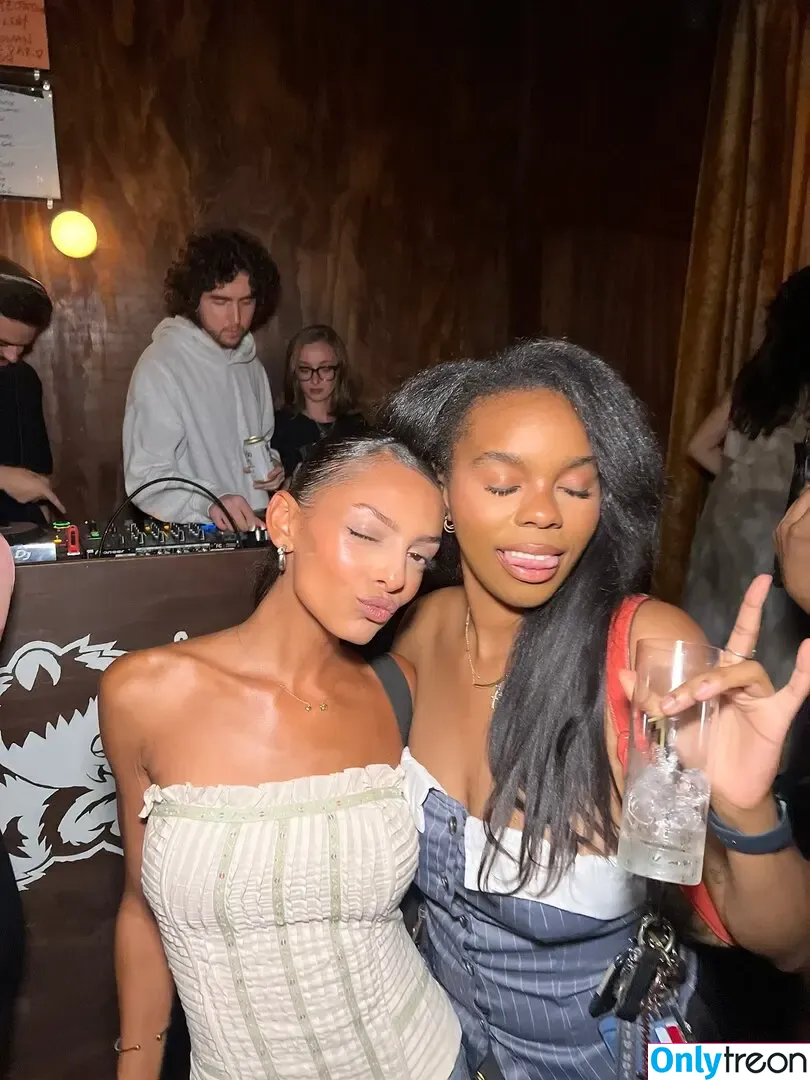 Official.Anaiis голая photo #0172 (React girl)