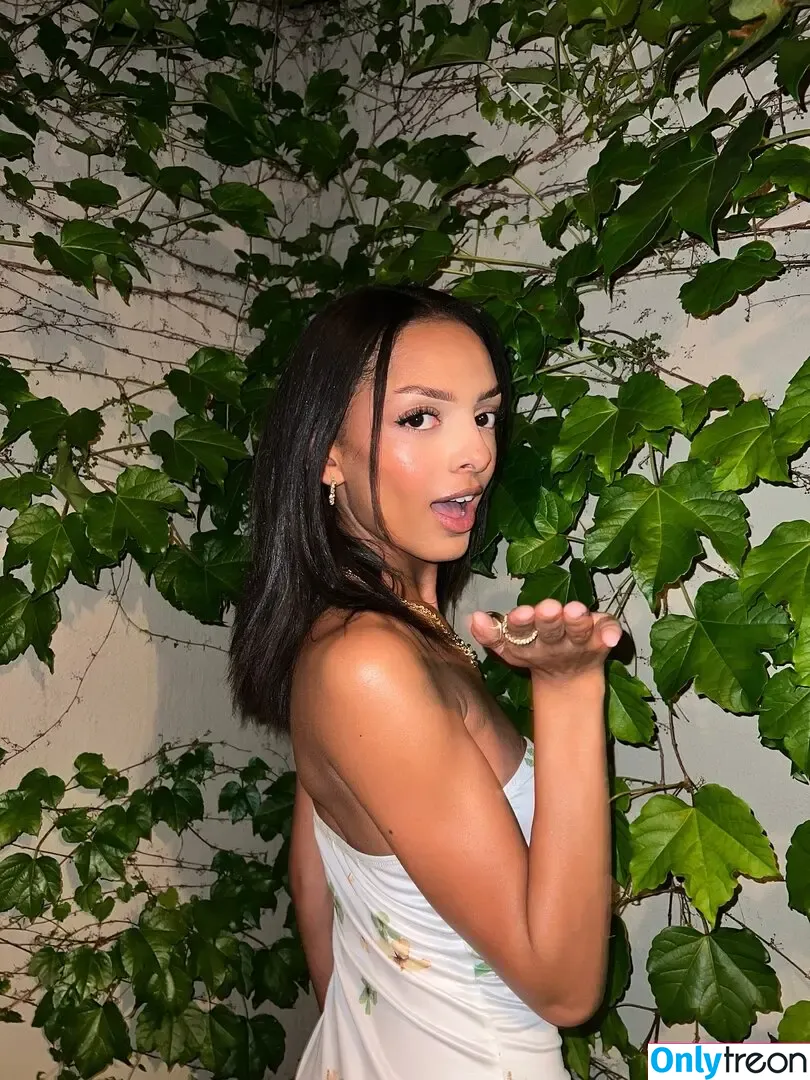 Official.Anaiis голая photo #0180 (React girl)