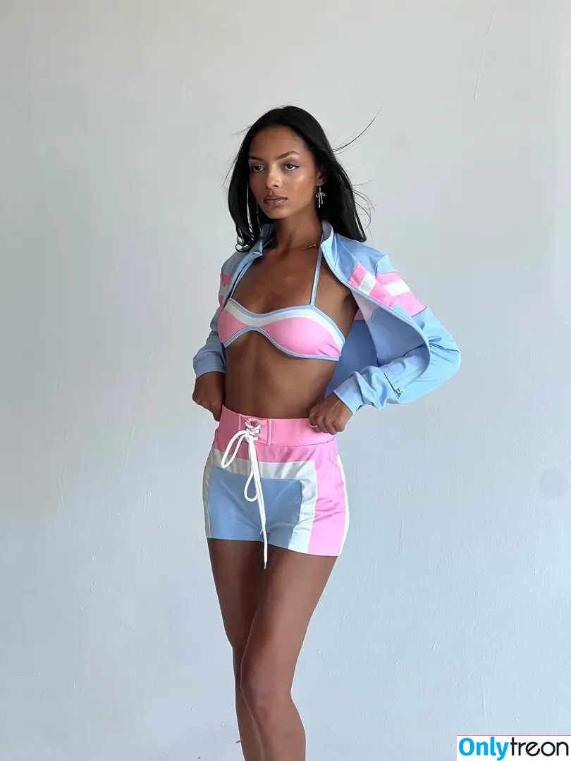 Official.Anaiis голая photo #0192 (React girl)