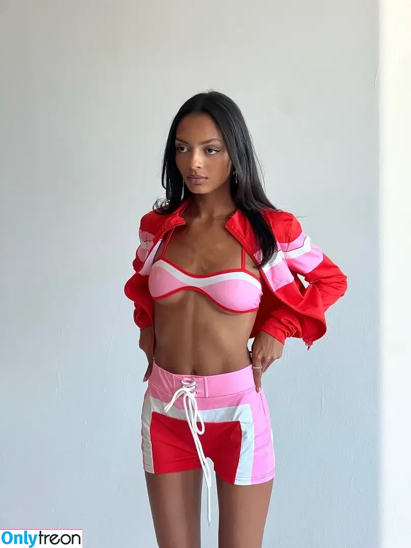 Official.Anaiis голая photo #0193 (React girl)