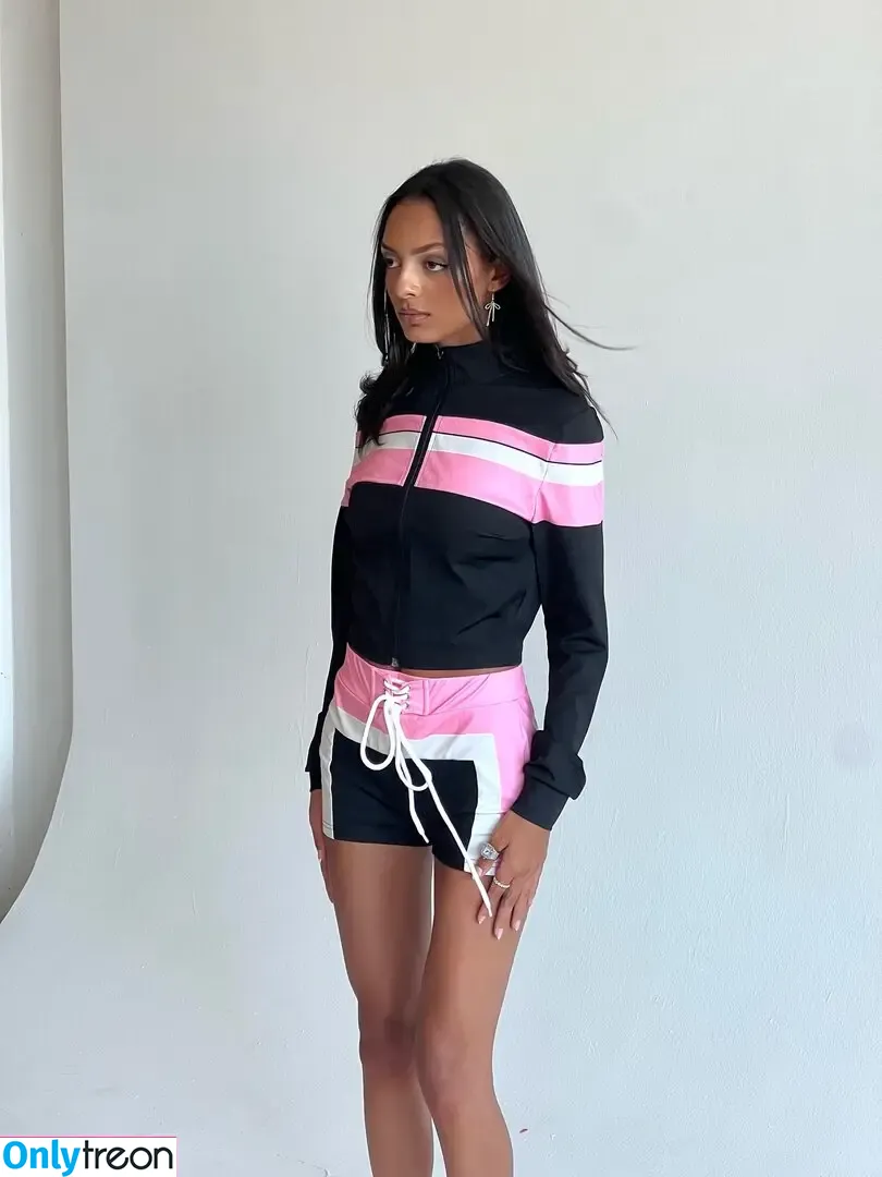 Official.Anaiis голая photo #0194 (React girl)