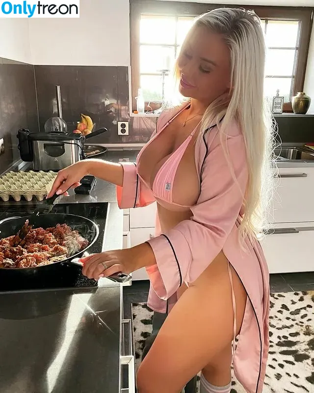 officialamandabreden nude photo #0111 (officialamandabreden)