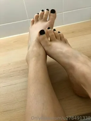 officialfeetforfun / officialeman__ nude photo #0019