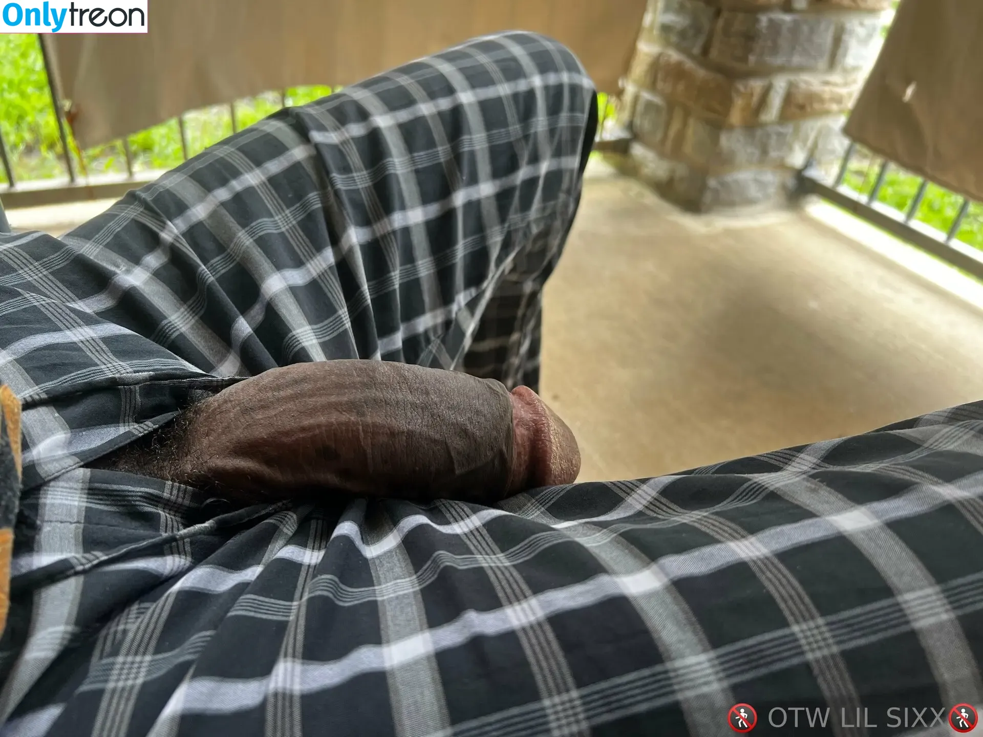 officialotwlilsixx nude photo #0057 (travels_with_lo)