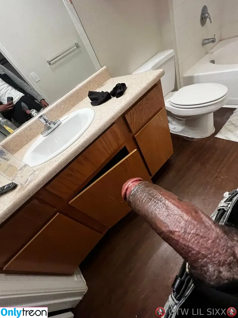 officialotwlilsixx nude photo #0059 (travels_with_lo)