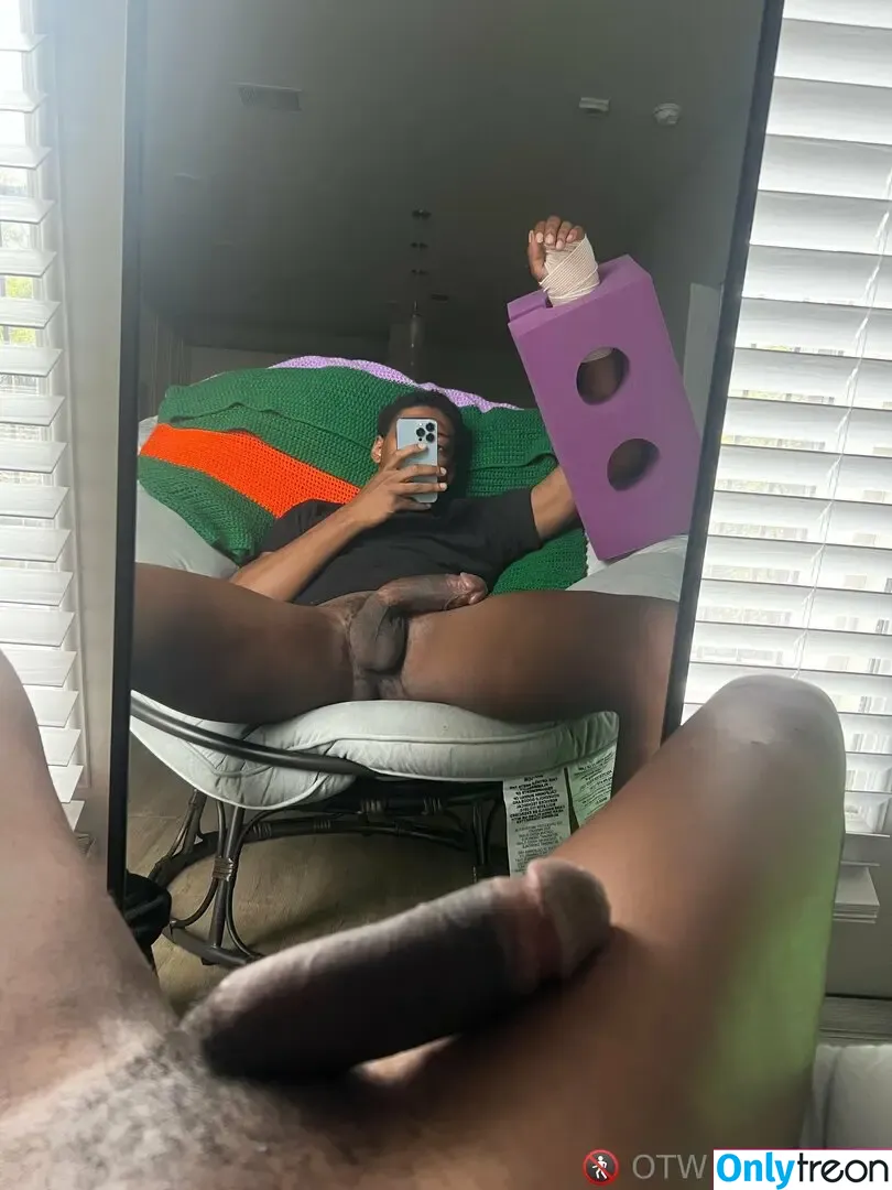 officialotwlilsixx nude photo #0061 (travels_with_lo)