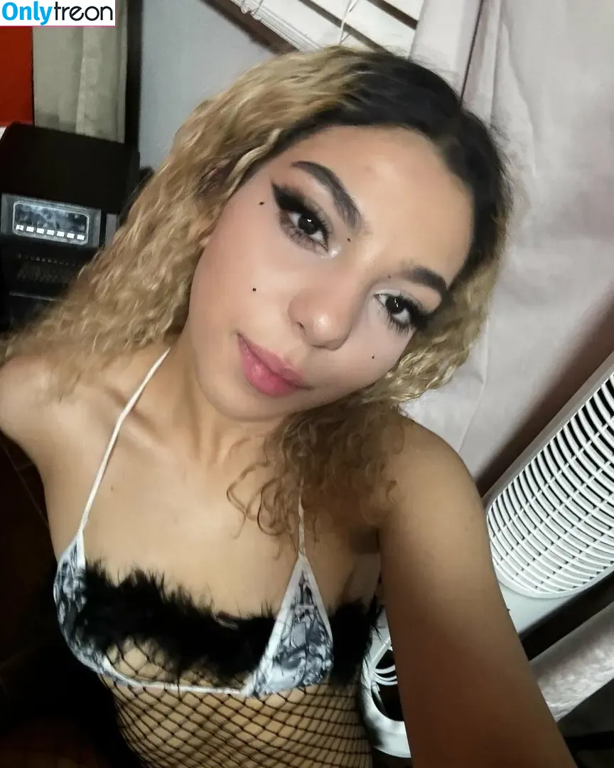 Ogeybogey nude photo #0005 (ogeybogeyogey)