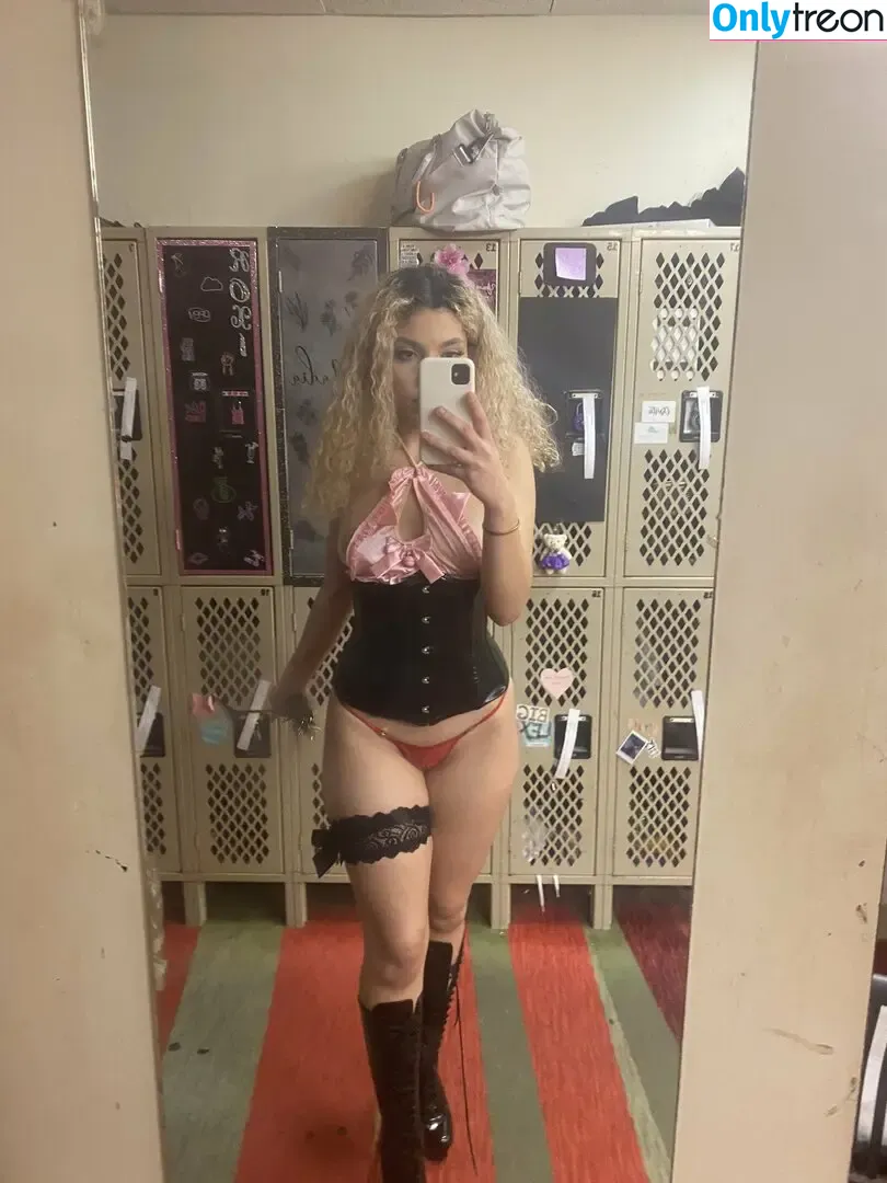 Ogeybogey nude photo #0020 (ogeybogeyogey)