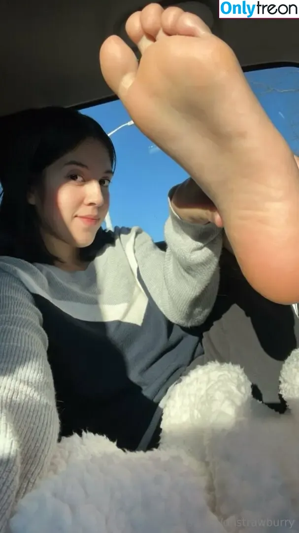 ohstrawburry nude photo #0021 (ohstrawburry)