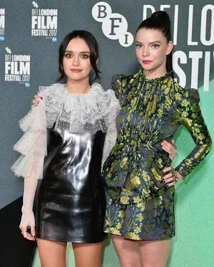 Olivia Cooke / livkatecooke nude photo #0225