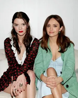 Olivia Cooke / livkatecooke nude photo #0226