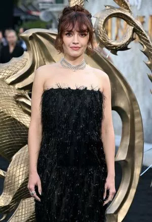 Olivia Cooke / livkatecooke nude photo #0437