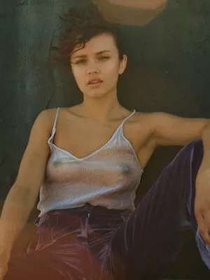 Olivia Cooke / livkatecooke nude photo #0577