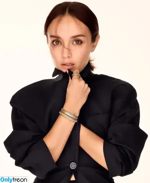 Olivia Cooke / livkatecooke фото голая #0702