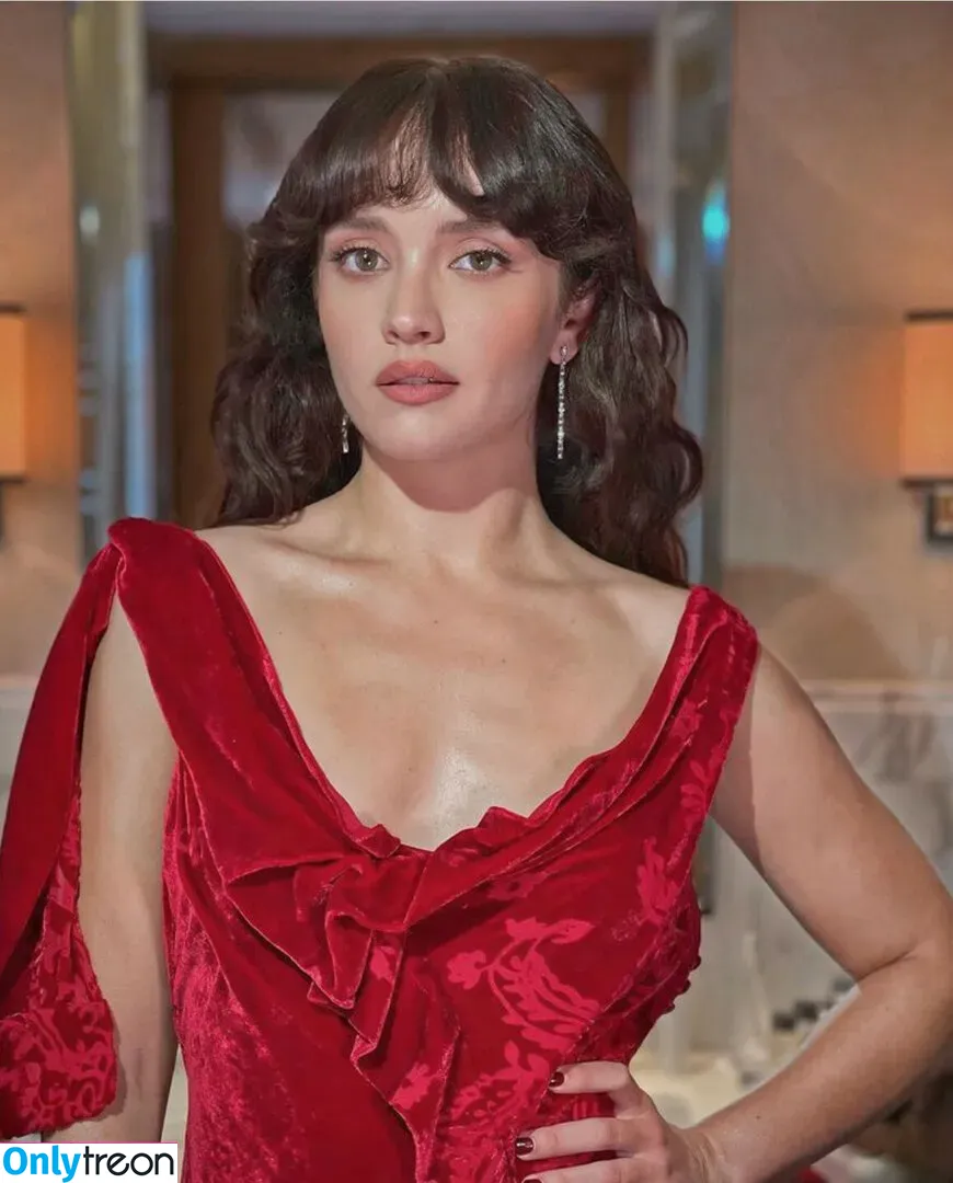 Olivia Cooke nude photo #0050 (livkatecooke)