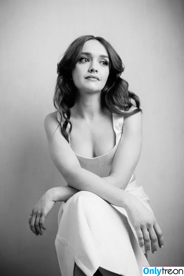 Olivia Cooke nude photo #0133 (livkatecooke)