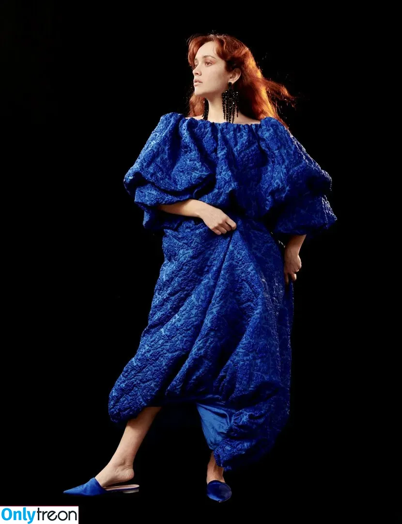 Olivia Cooke nude photo #0195 (livkatecooke)