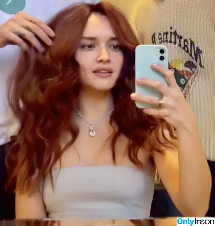 Olivia Cooke nude photo #0242 (livkatecooke)