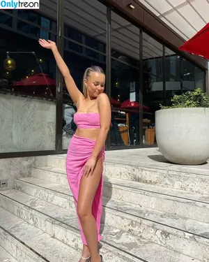 Olivia Hollands / oliviahollandss nude photo #0007