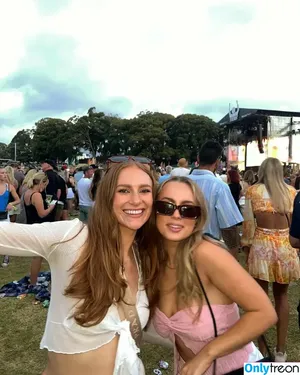 Olivia Hollands / oliviahollandss nude photo #0025