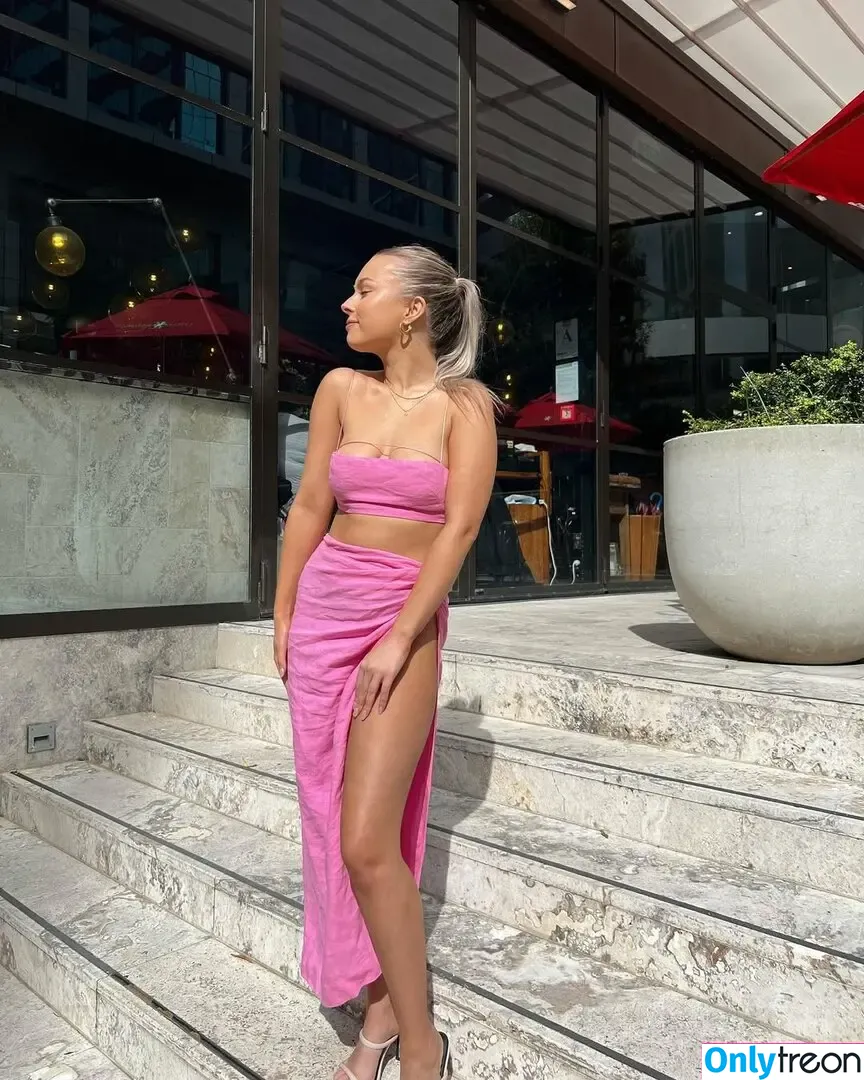 Olivia Hollands голая photo #0006 (oliviahollandss)