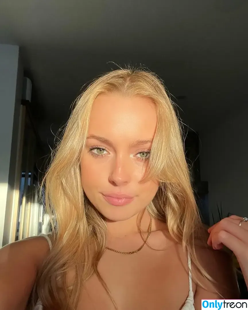 Olivia Hollands nude photo #0009 (oliviahollandss)