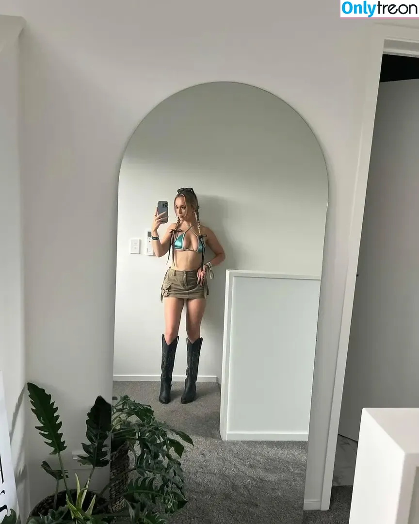Olivia Hollands nude photo #0024 (oliviahollandss)