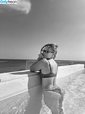 Olivia Holt / Non-Nude / Preview / olivia_holt nude photo #0647