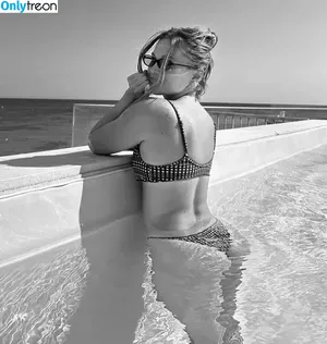 Olivia Holt / Non-Nude / Preview / olivia_holt nude photo #0656