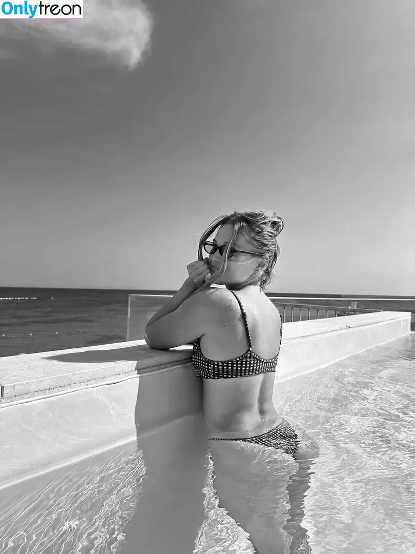 Olivia Holt nude photo #0647 (Non-Nude / Preview / olivia_holt)