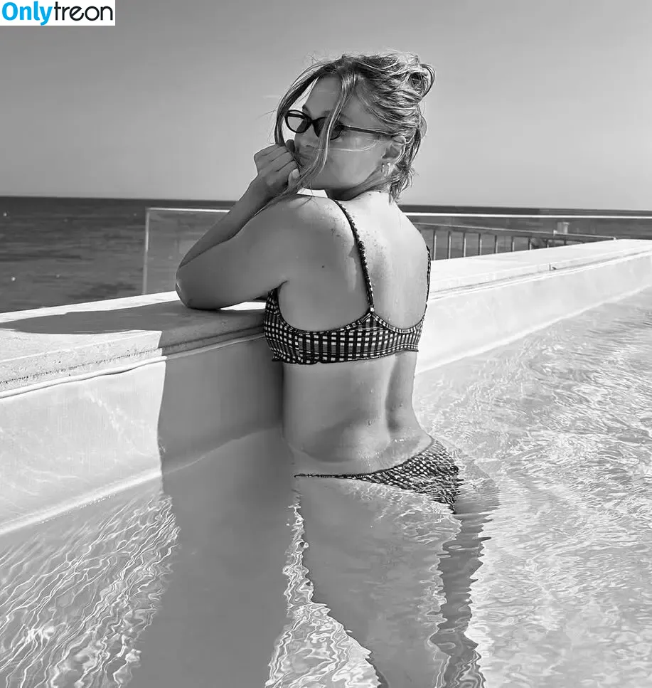 Olivia Holt nude photo #0656 (Non-Nude / Preview / olivia_holt)