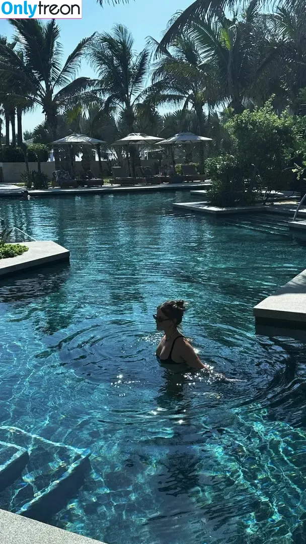 Olivia Holt nude photo #0699 (Non-Nude / Preview / olivia_holt)